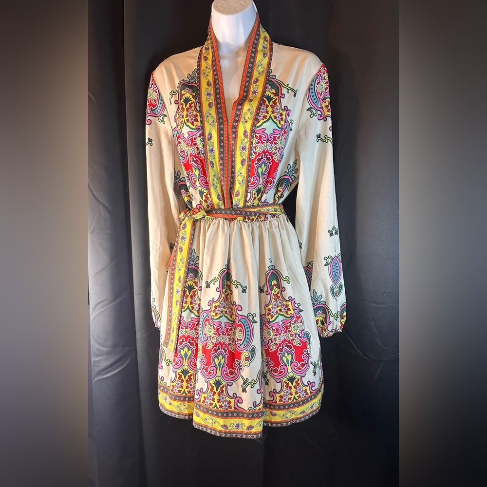 Stand Up Large Dress with Paisley Print